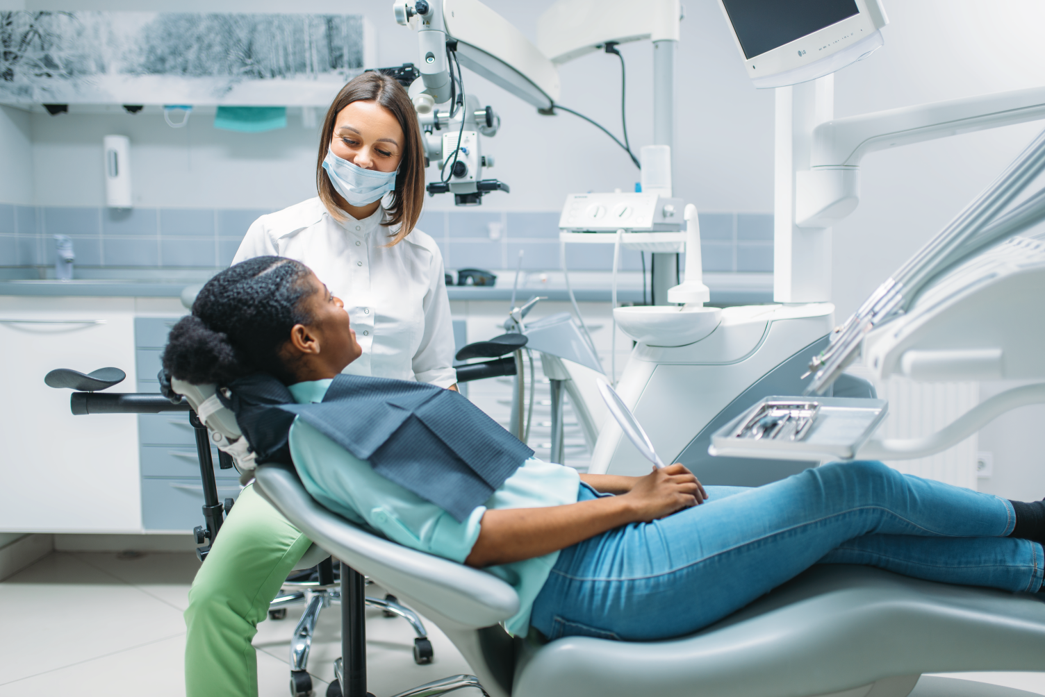 dental-consult dentist talking to patient about dental lab work